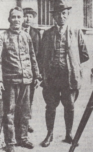 Ο Fritz Haarmann στο προαύλιο των φυλακών, περιμ�νοντας την εκτ�λεσή του